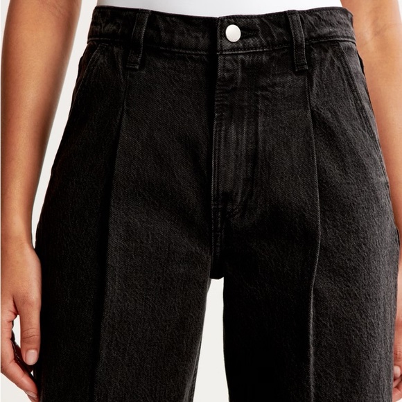 Abercrombie & Fitch Black High Rise Loose Jean with Pleated Details Sz 28 - Picture 4 of 7